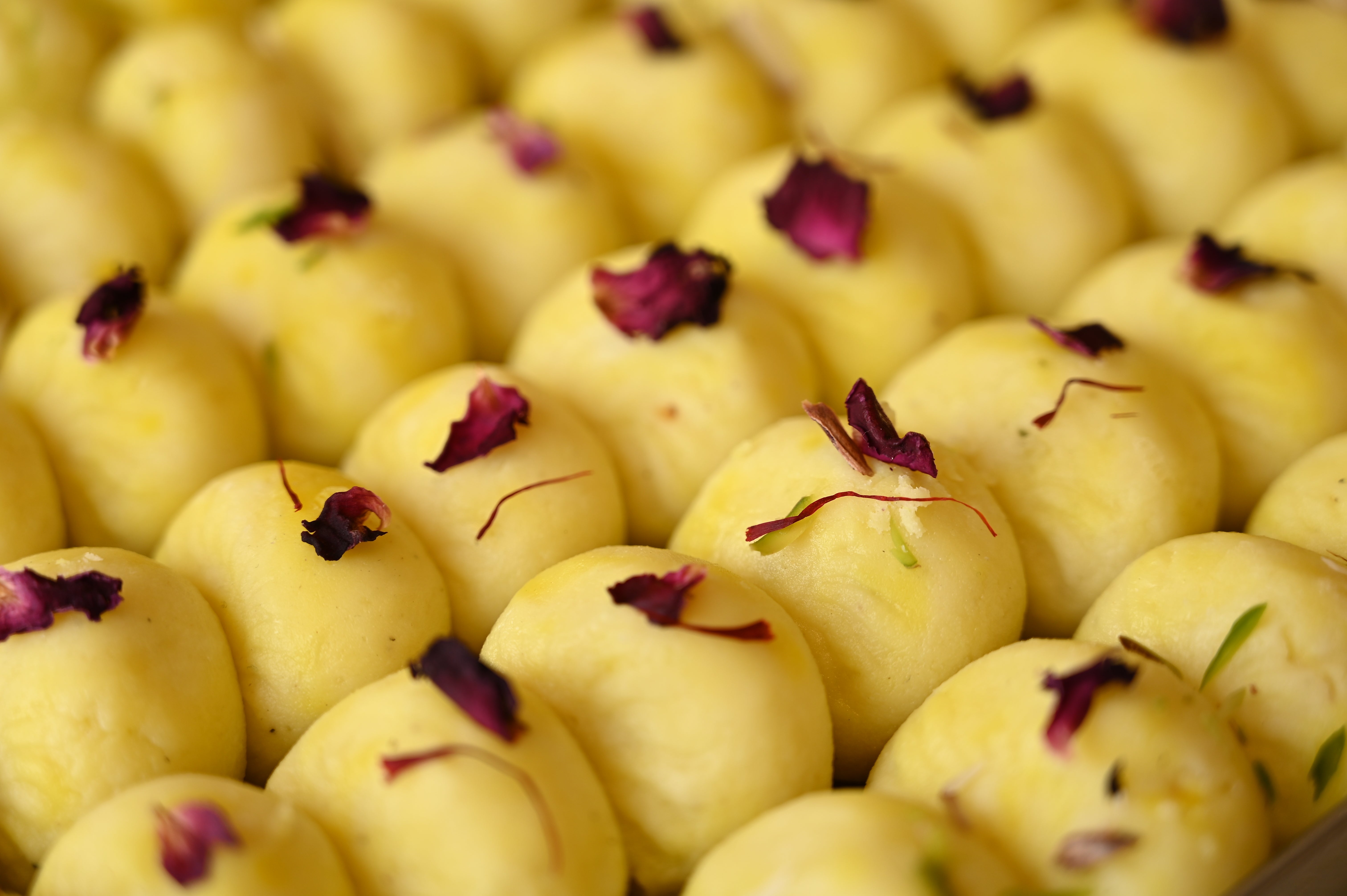 Kesarr Buy Kesar Peda Online - Traditional Indian Sweet with Kesar & Elaichi ...